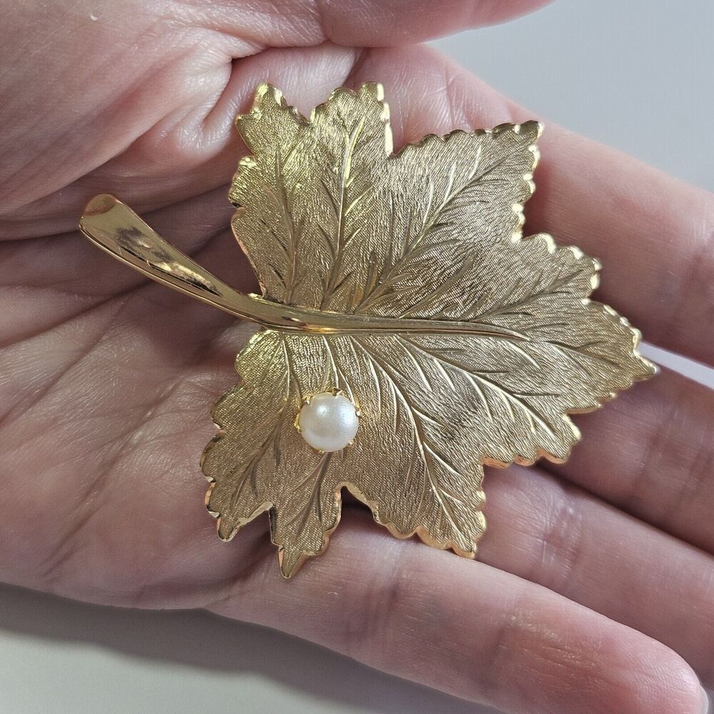 **Final Sale** Sarah Coventry Embossed Brushed Gold Tone Maple Leaf Brooch